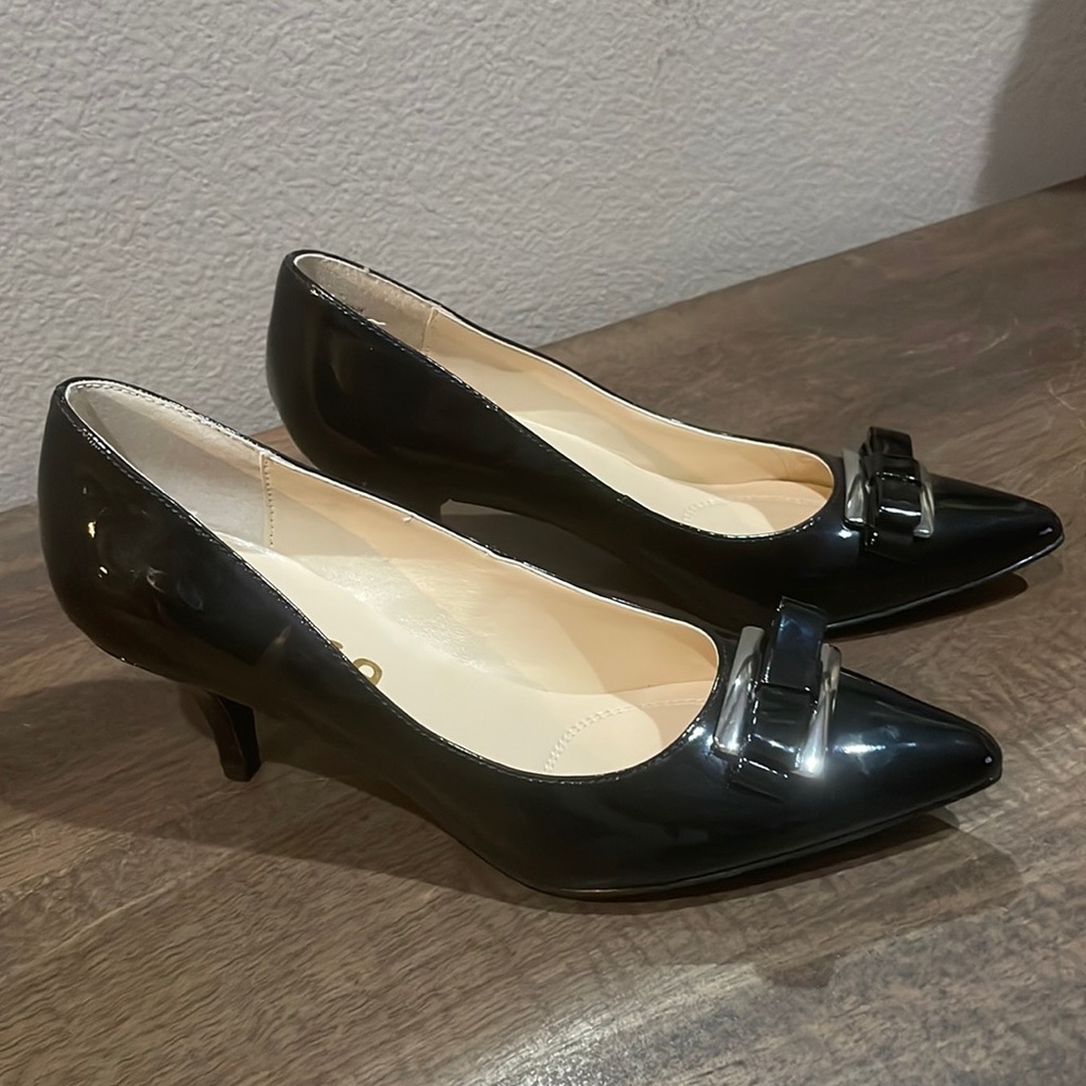 Unisa kitten heeled pumps